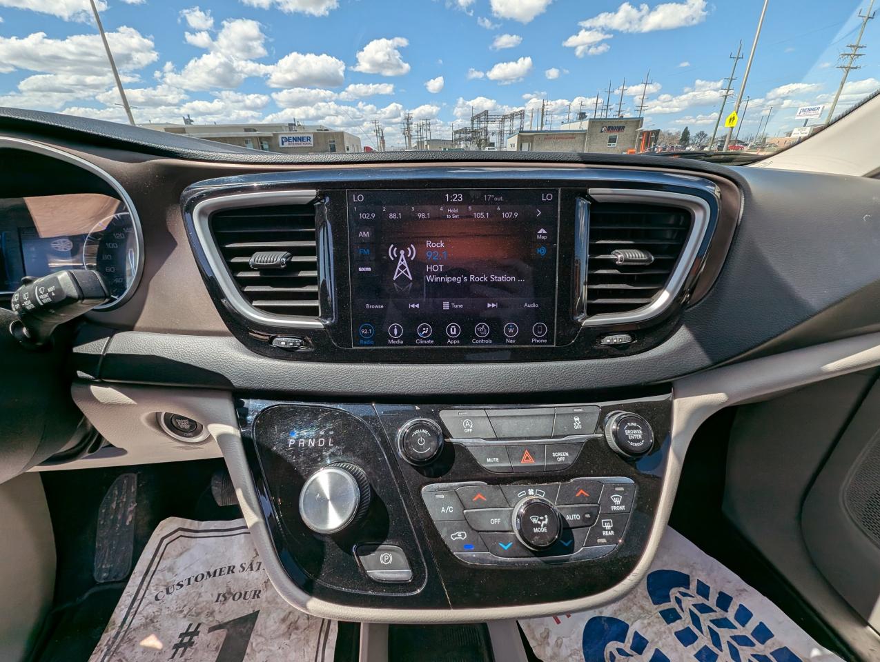 2019 Chrysler Pacifica Touring L | No Accidents | Leather | DVD - Photo #11