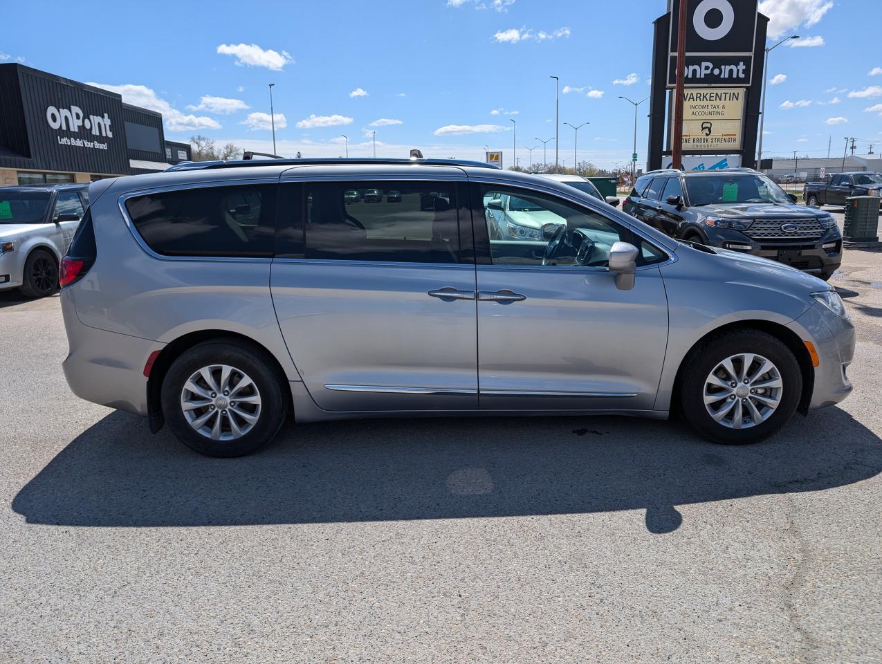2019 Chrysler Pacifica Touring L | No Accidents | Leather | DVD - Photo #3