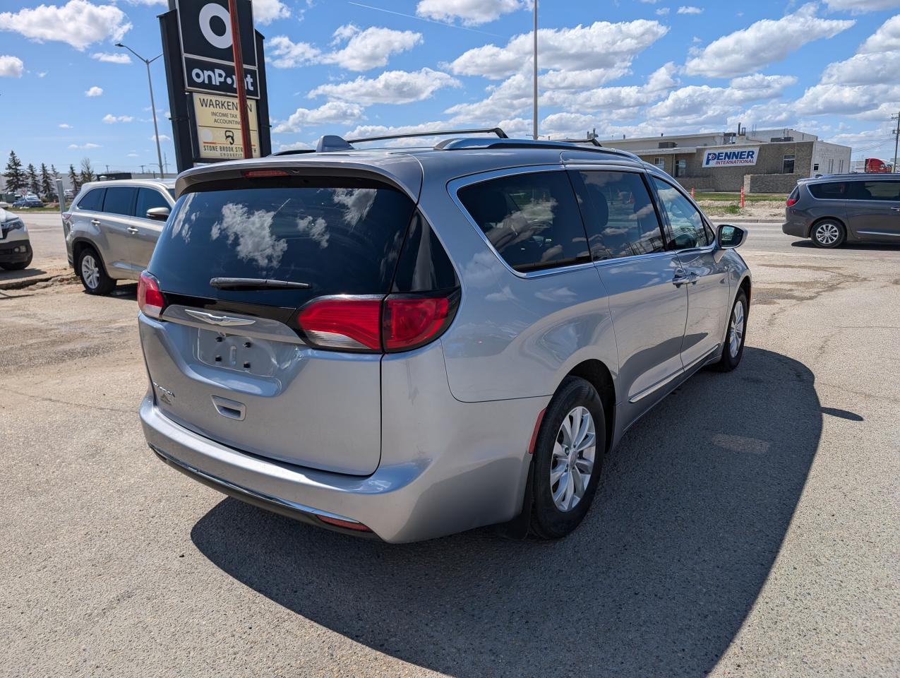 2019 Chrysler Pacifica Touring L | No Accidents | Leather | DVD - Photo #5