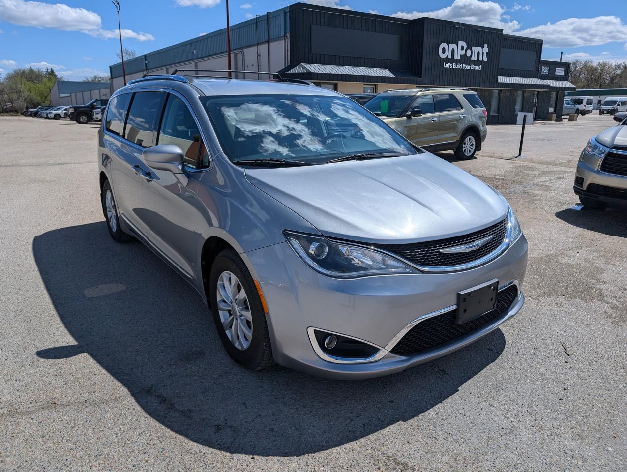 2019 Chrysler Pacifica Touring L | No Accidents | Leather | DVD - Photo #2