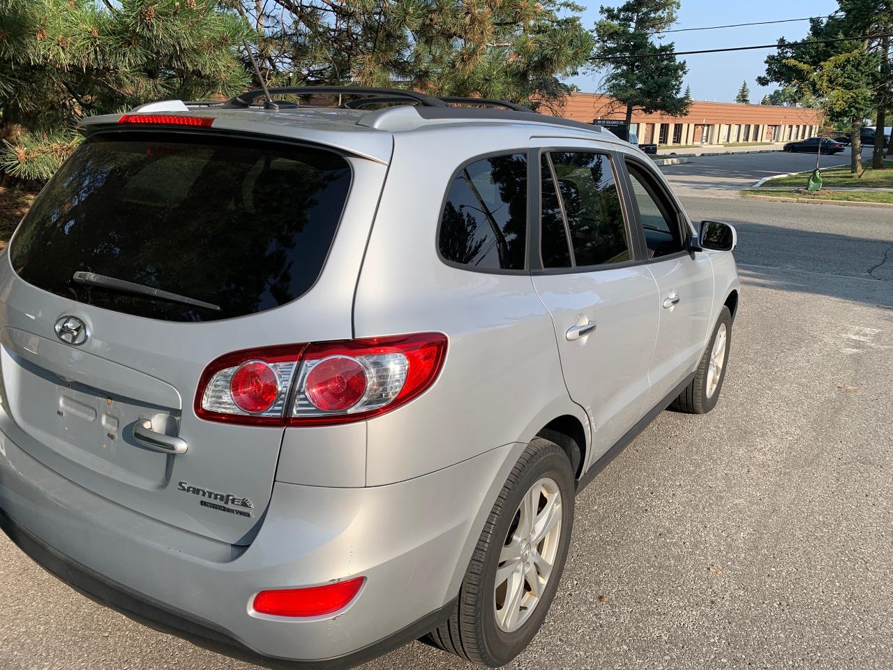 2010 Hyundai Santa Fe AWD 4dr V6 Auto Limited w/Navi - Photo #2