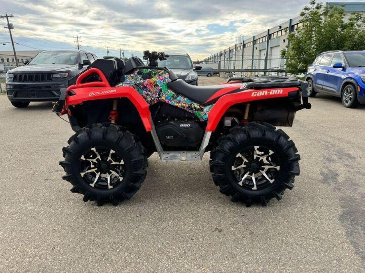 2018 Can-Am Outlander 850 XMR  $101 B/W - Photo #2