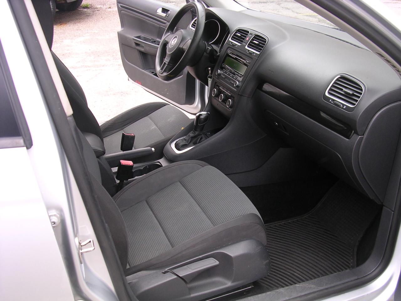 2012 Volkswagen Golf Wagon Trendline - Photo #9