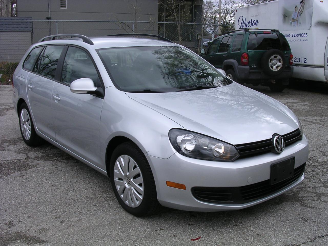 2012 Volkswagen Golf Wagon Trendline - Photo #2