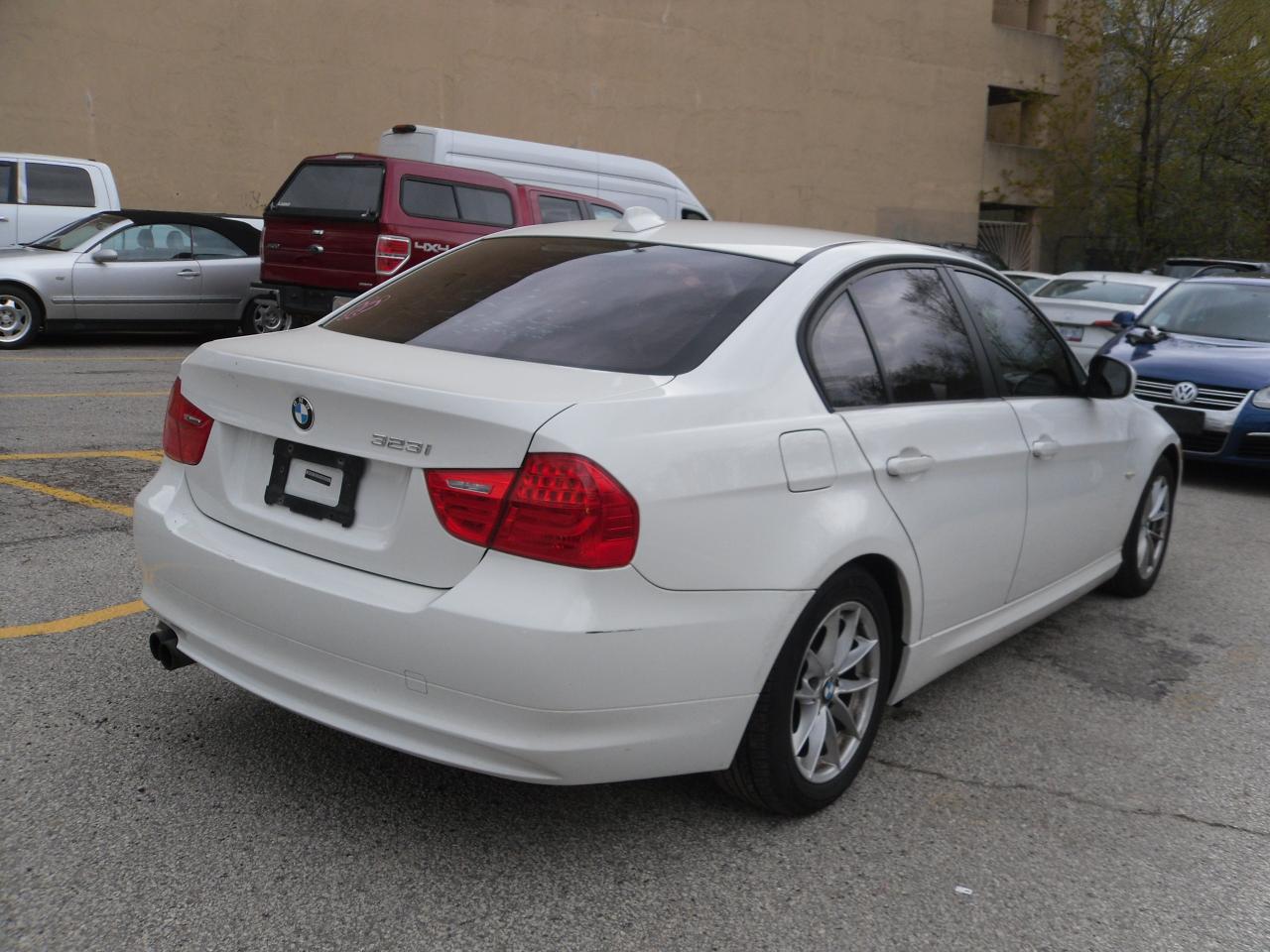 2011 BMW 3 Series PREMIUM - Photo #3