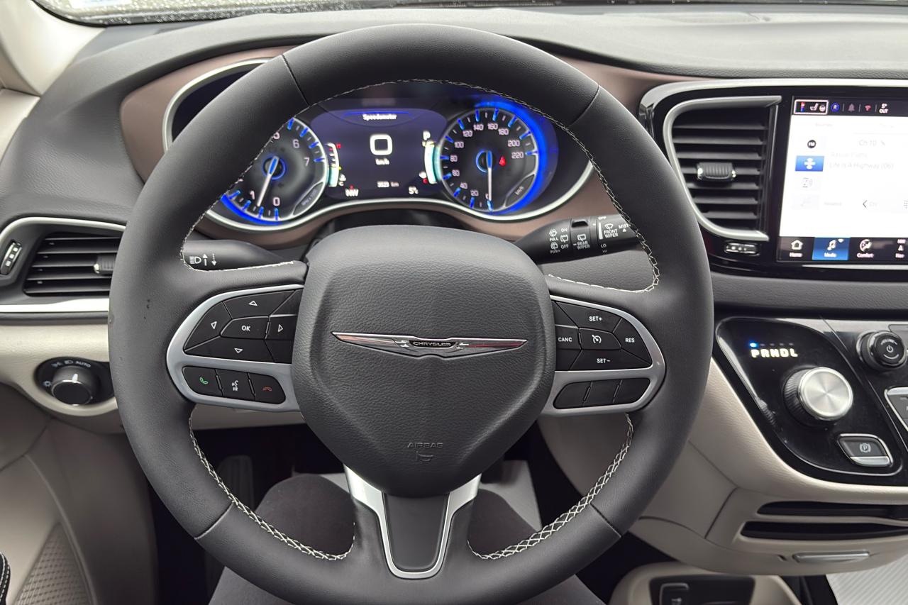 2024 Dodge Grand Caravan SXT 2WD Photo12