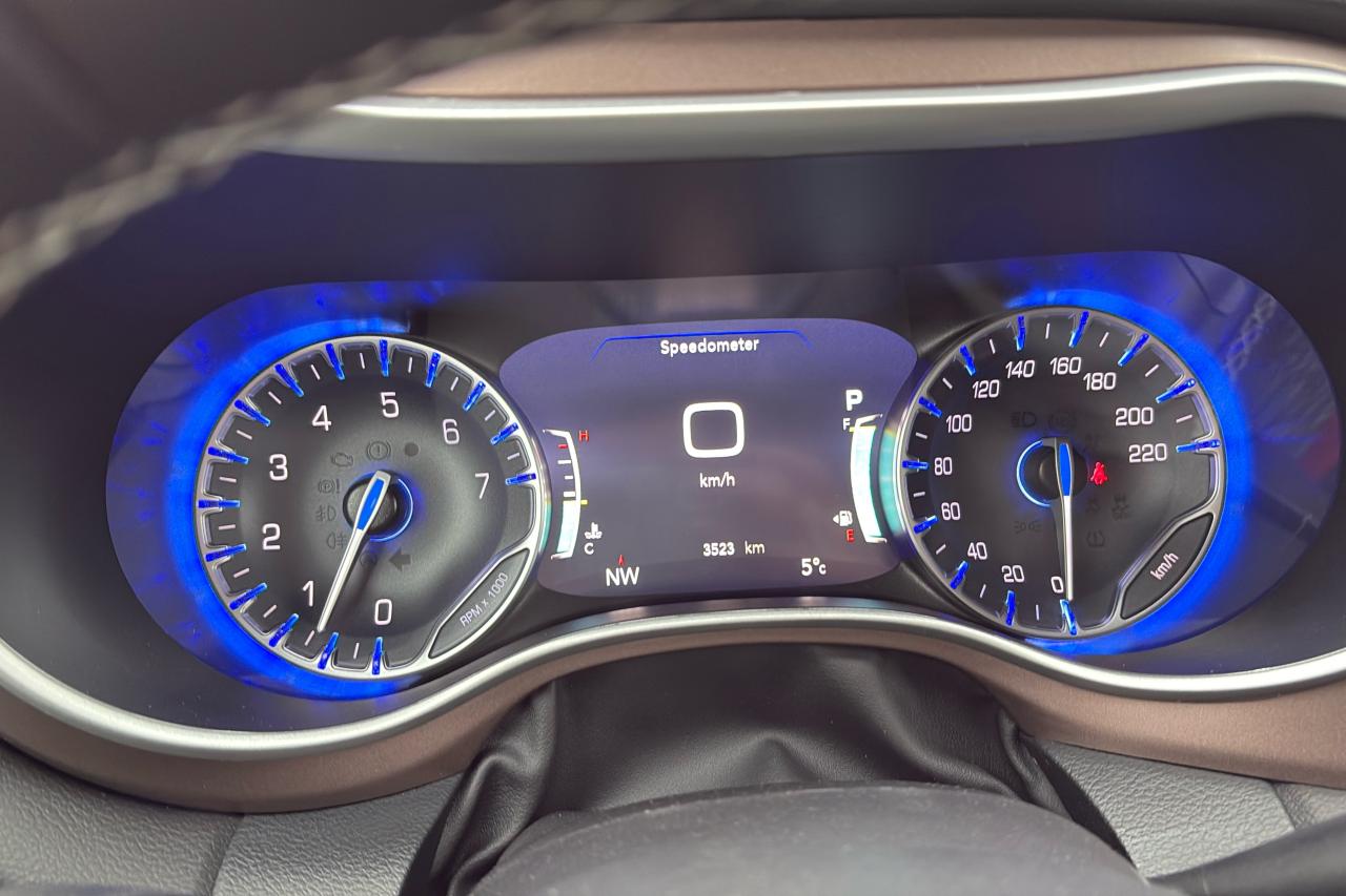 2024 Dodge Grand Caravan SXT 2WD Photo13