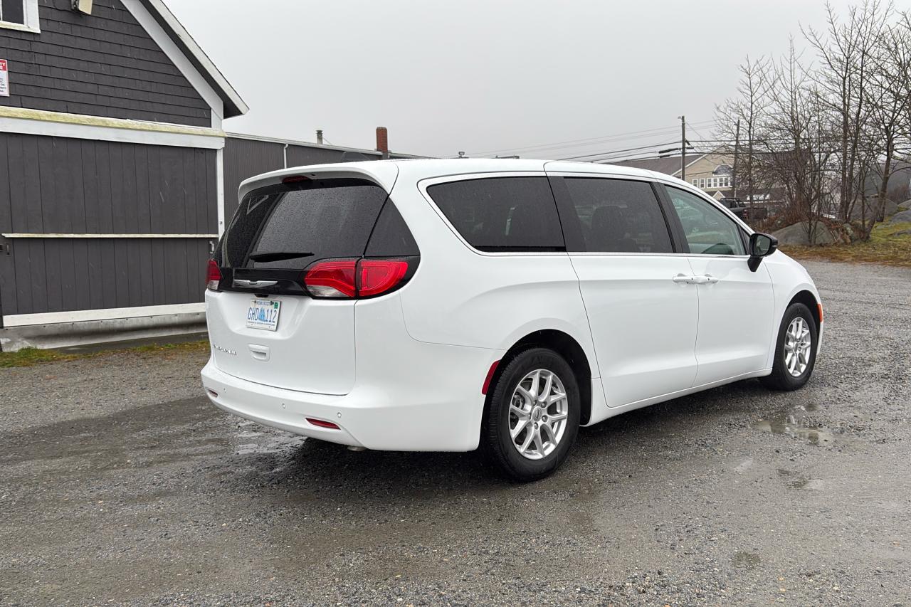 2024 Dodge Grand Caravan SXT 2WD Photo5