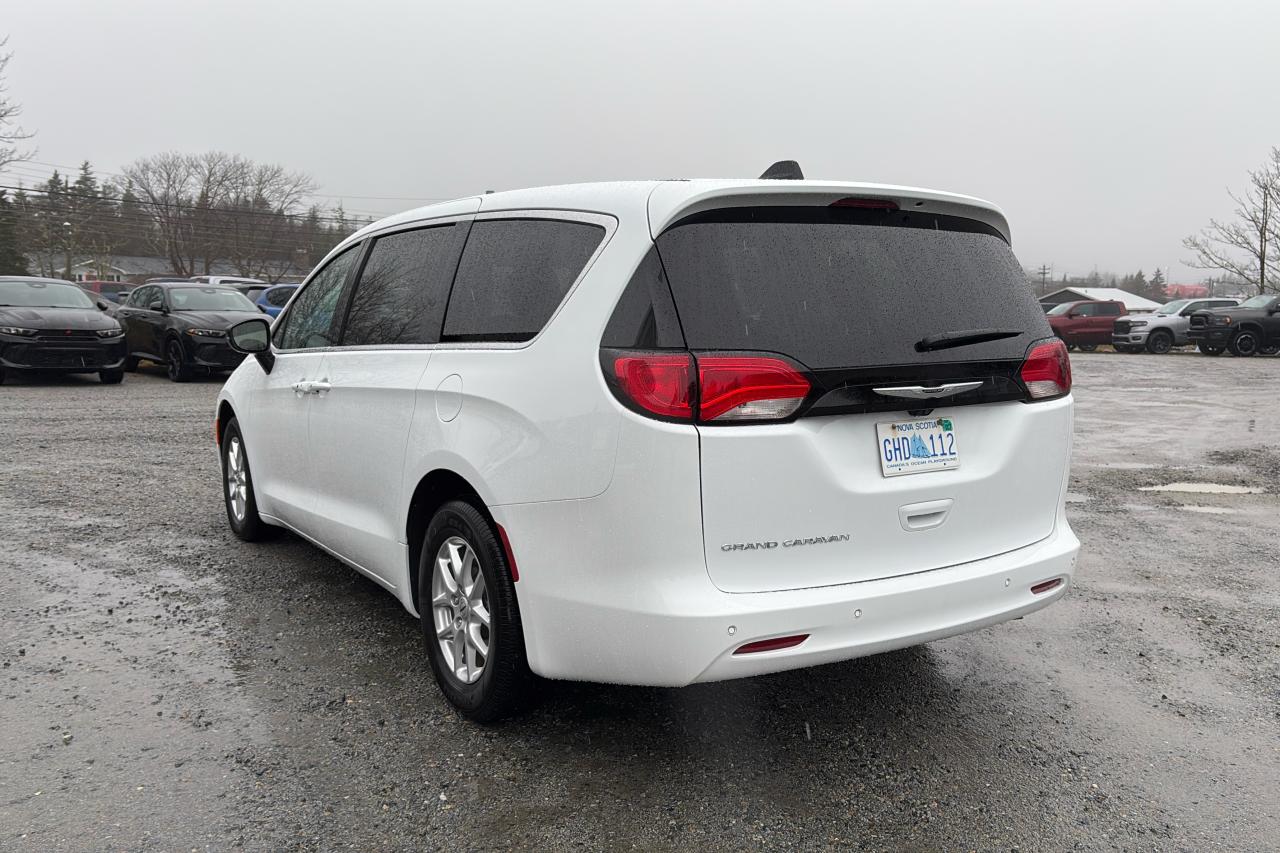 2024 Dodge Grand Caravan SXT 2WD Photo7