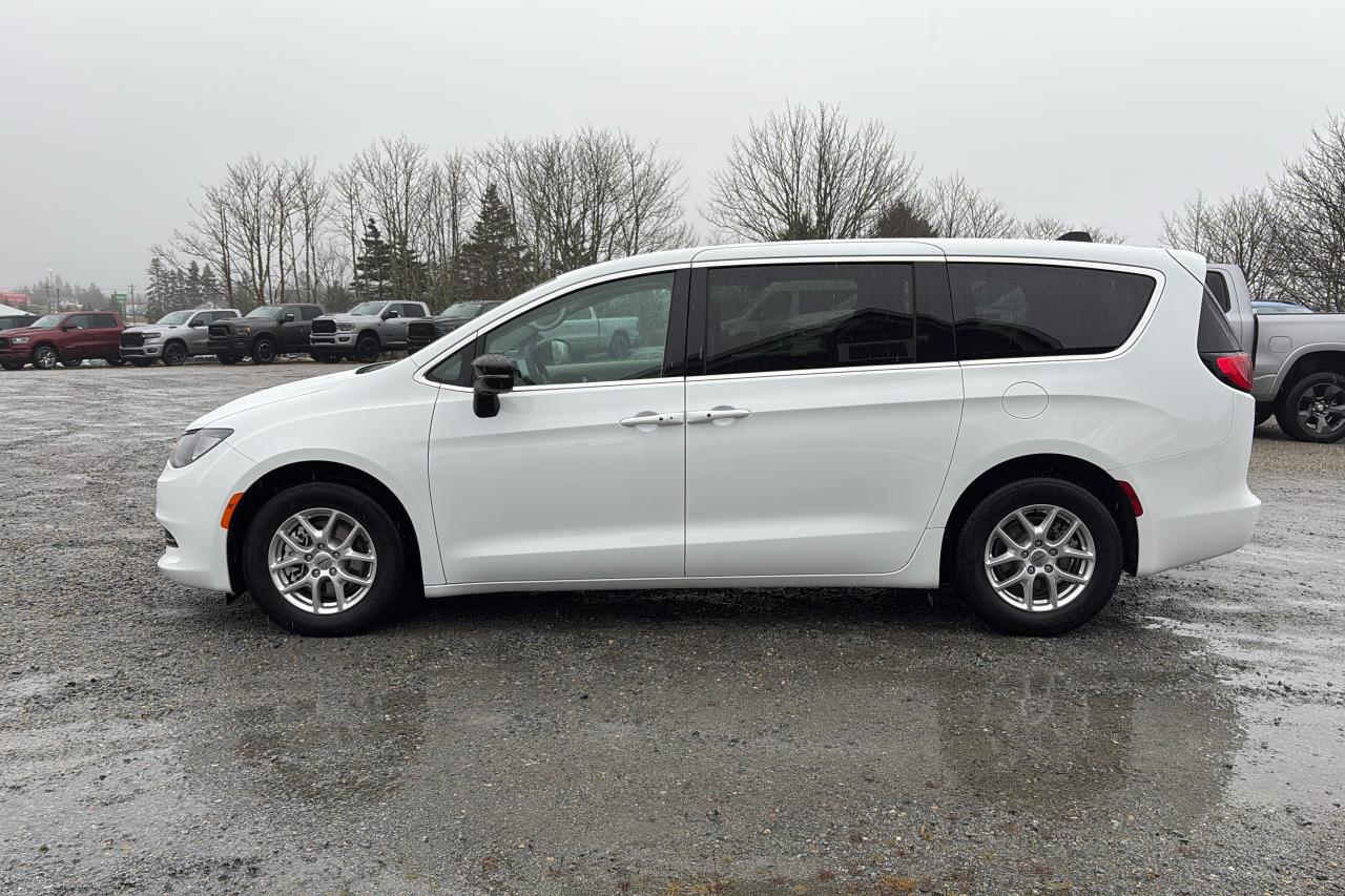 2024 Dodge Grand Caravan SXT 2WD Photo8