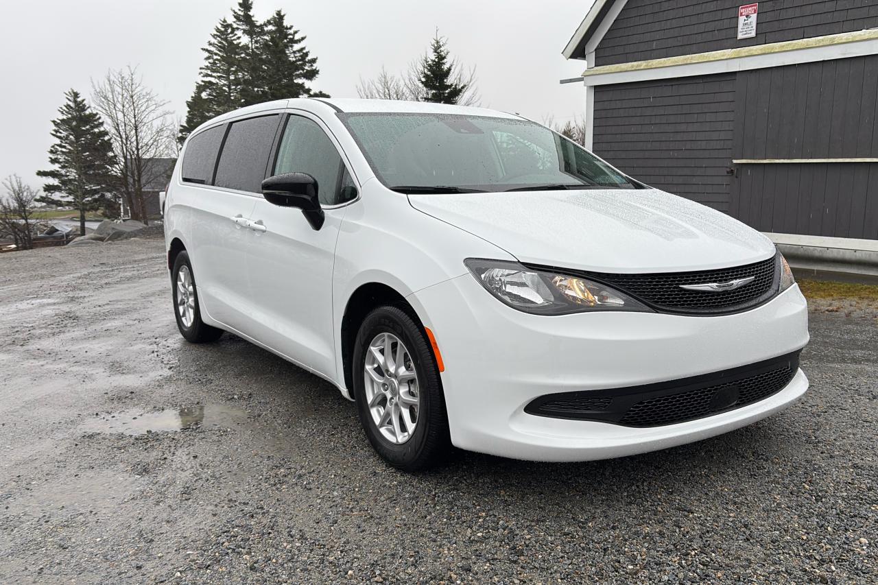 2024 Dodge Grand Caravan SXT 2WD Photo3