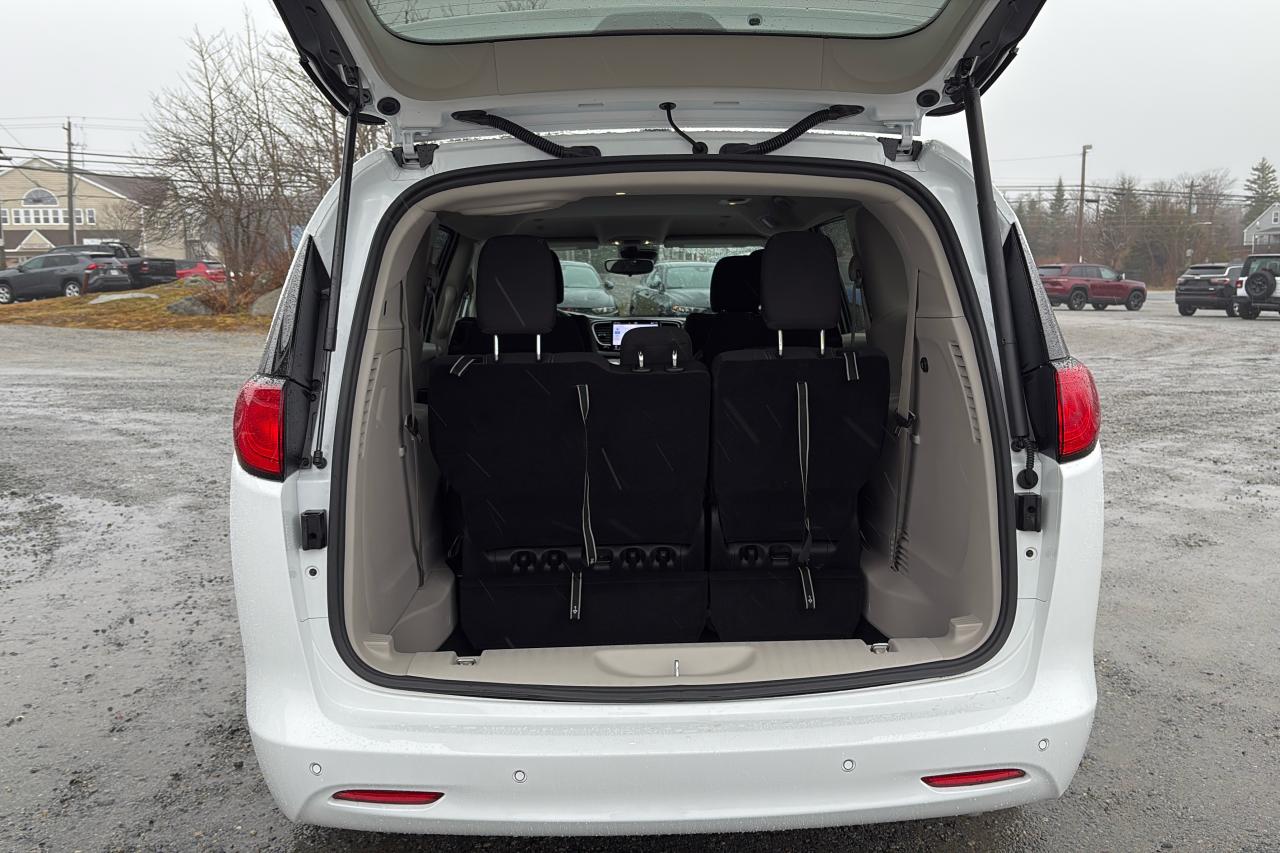 2024 Dodge Grand Caravan SXT 2WD Photo9