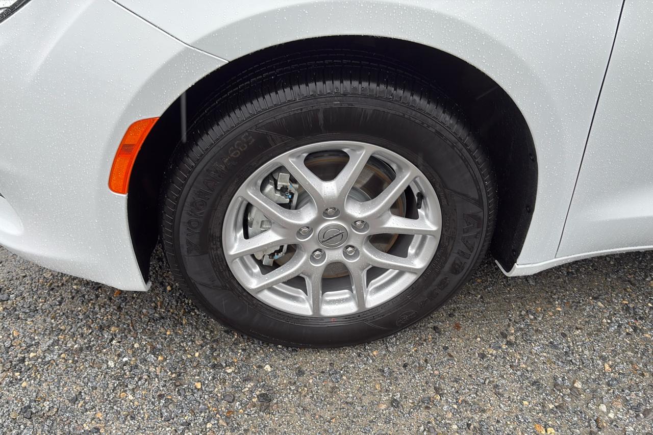 2024 Dodge Grand Caravan SXT 2WD Photo10