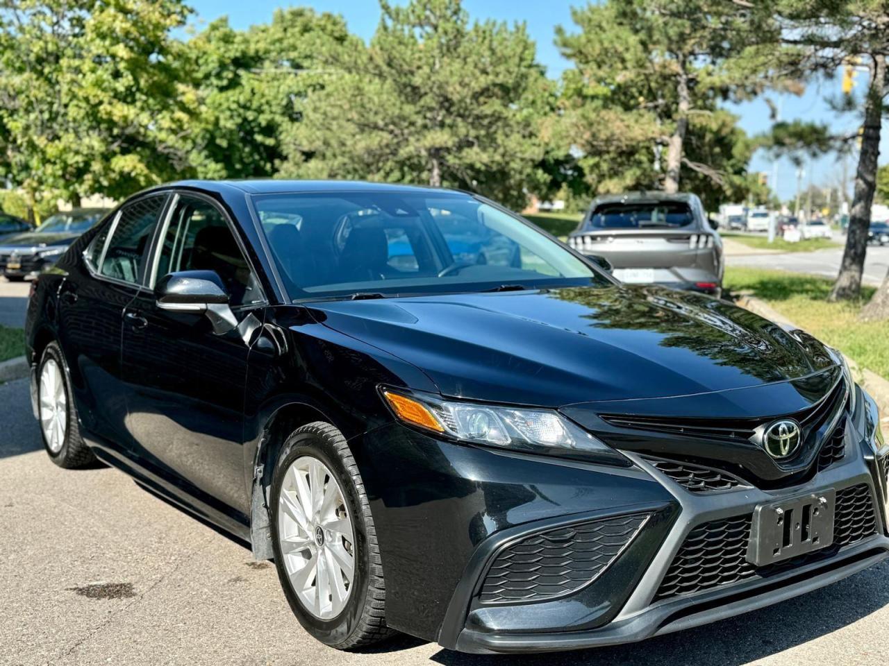 2021 Toyota Camry SE Photo3