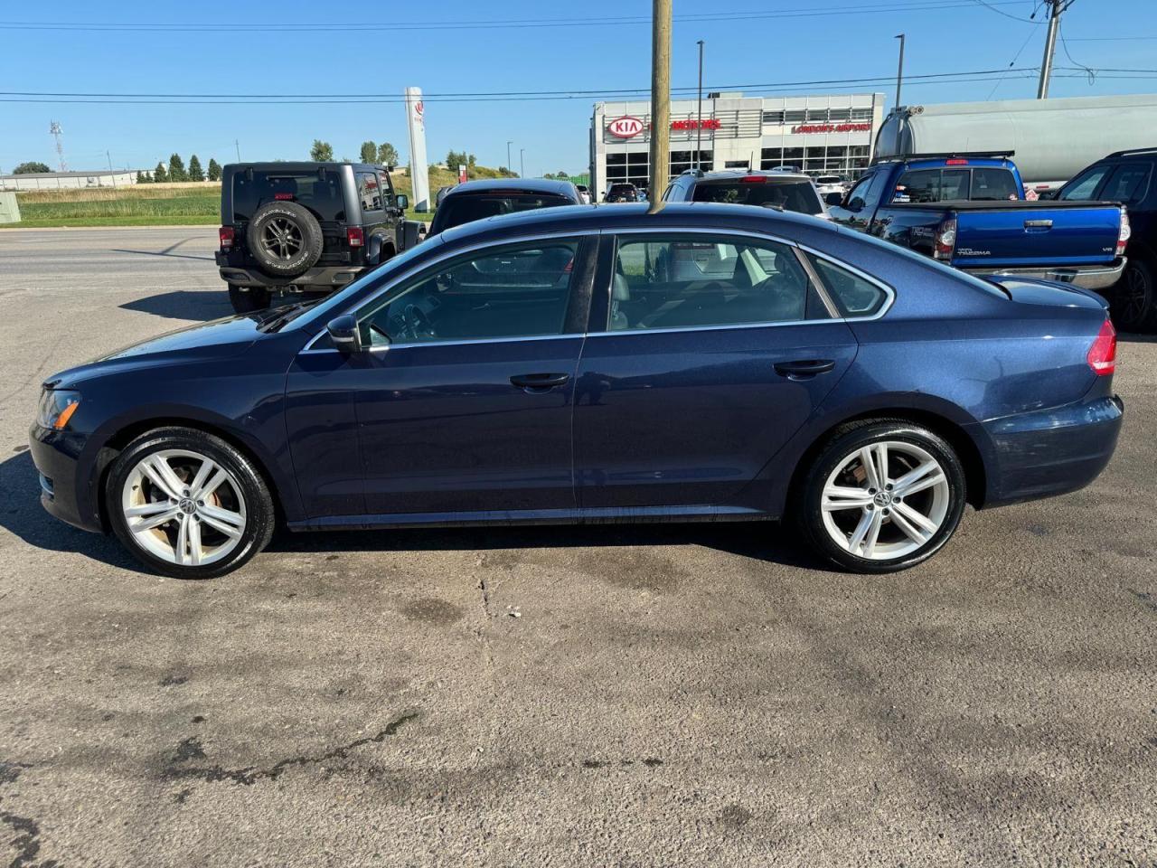2014 Volkswagen Passat COMFORTLINE, LEATHER, SUNROOF, CERTIFIED - Photo #2