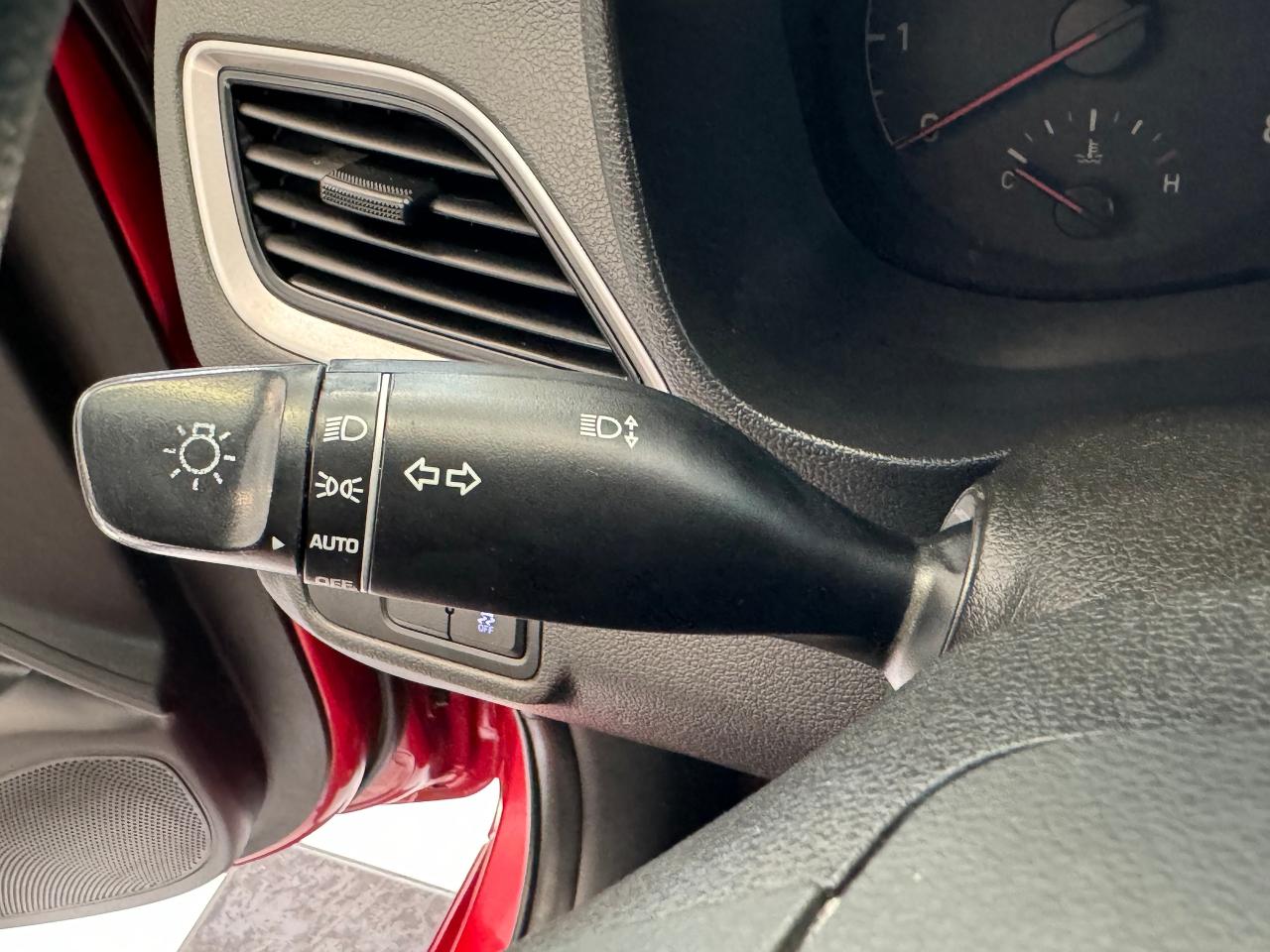 2019 Hyundai Accent Preferred+ApplePlay+Camera+New Tires+CLEAN CARFAX Photo40