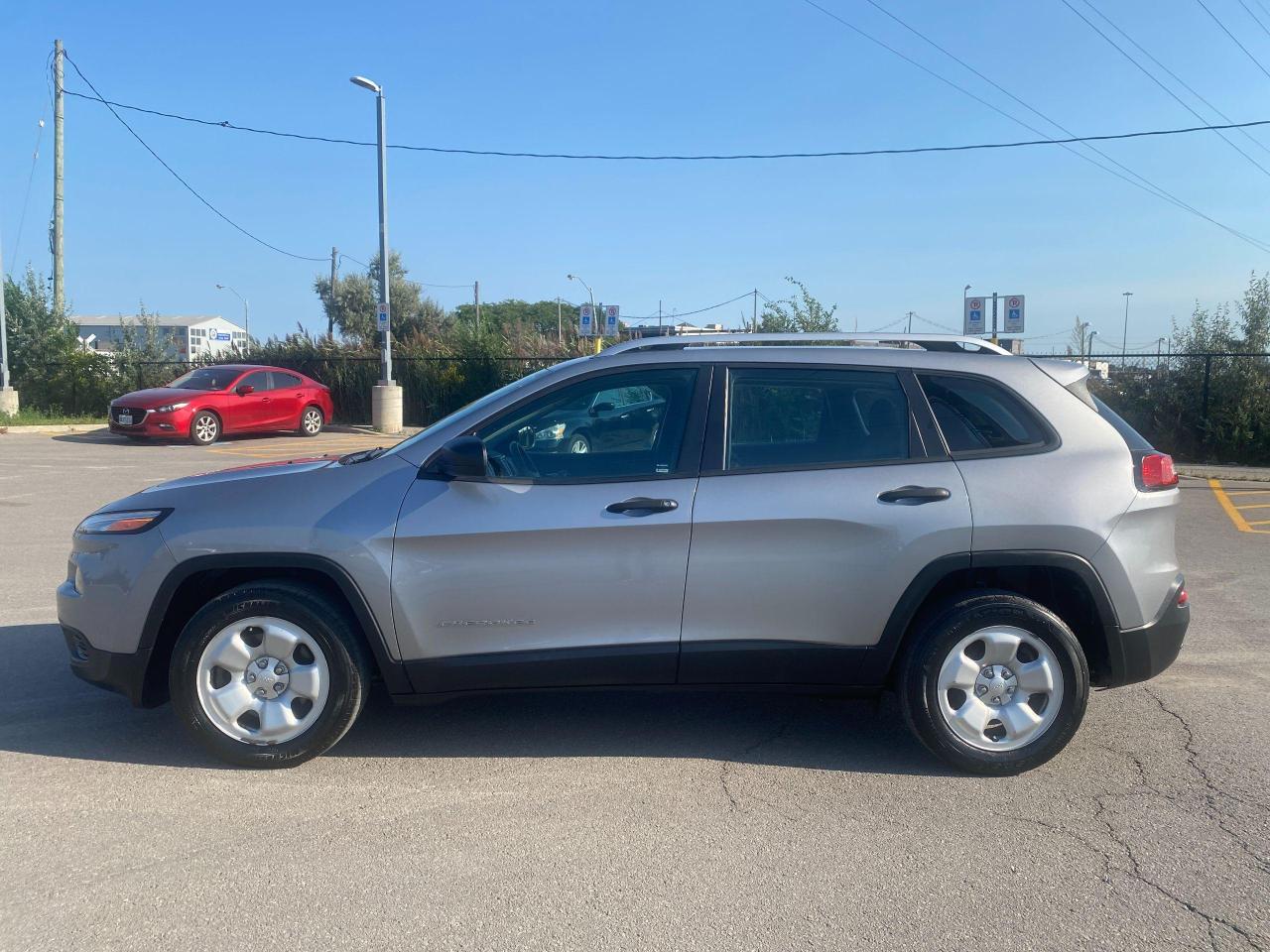 2016 Jeep Cherokee Sport - Photo #9