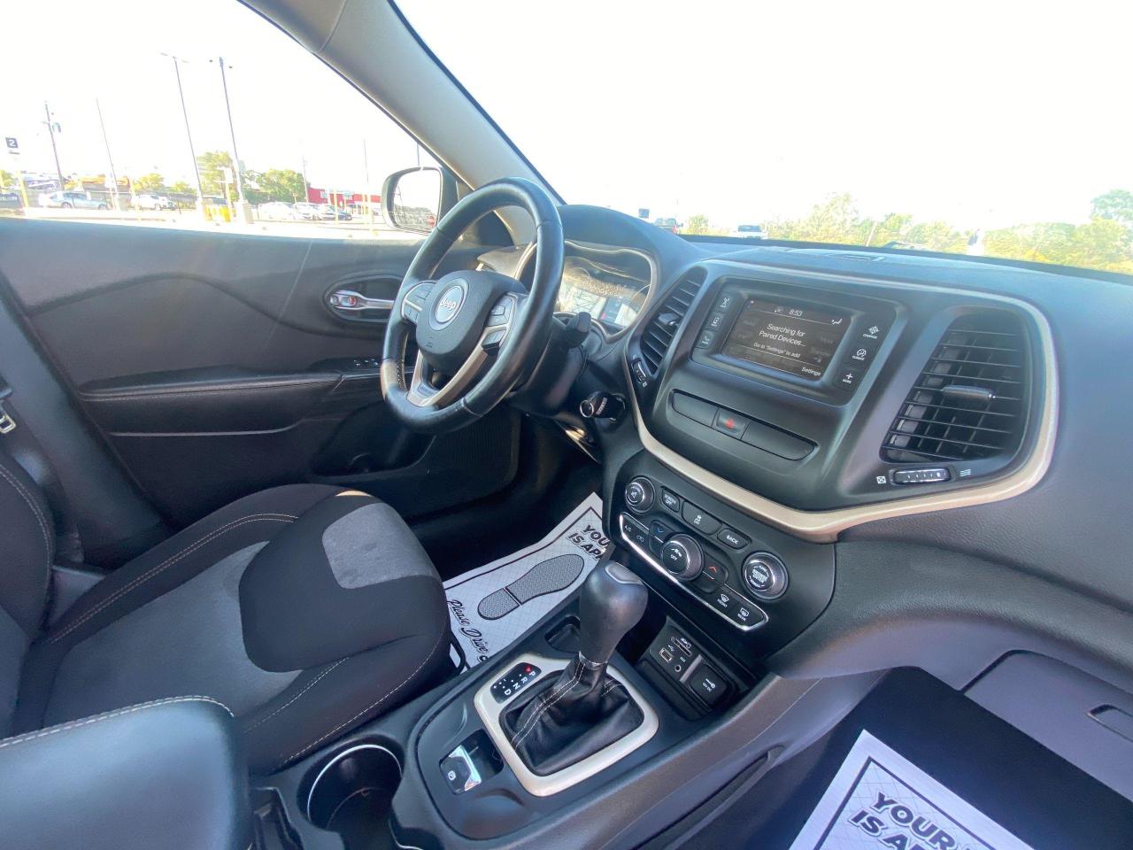 2016 Jeep Cherokee Sport - Photo #16
