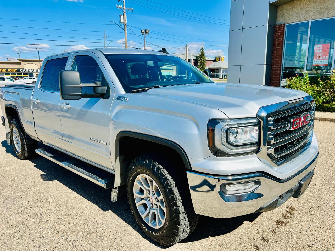 2017 GMC Sierra 1500 SLE - Photo #9
