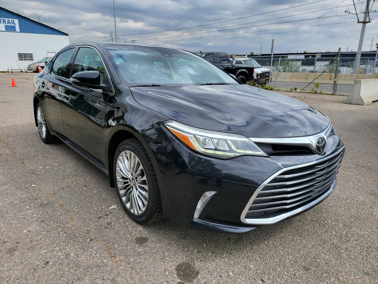 Used 2018 Toyota Avalon Limited for sale in Airdrie, AB