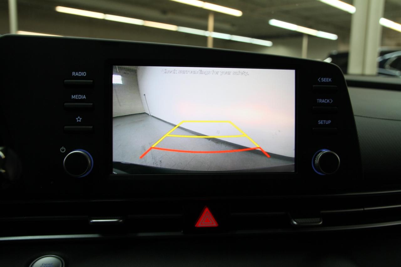 2022 Hyundai Elantra PREFERRED | Sun&Tech Pkg | Heated Seats | CarPlay