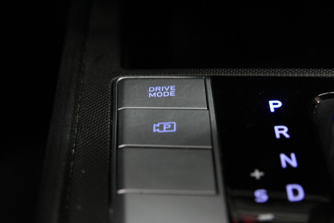 2022 Hyundai Elantra PREFERRED | Sun&Tech Pkg | Heated Seats | CarPlay
