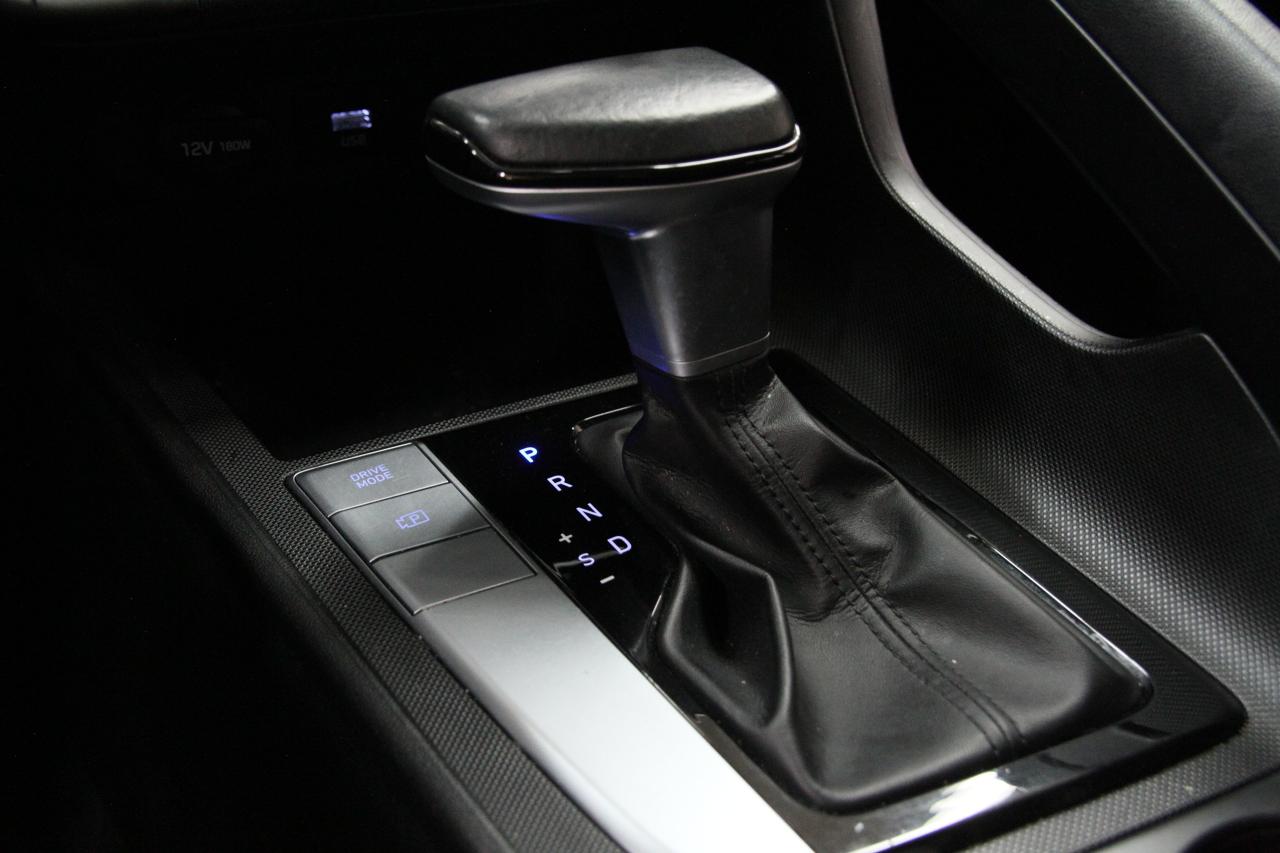 2022 Hyundai Elantra PREFERRED | Sun&Tech Pkg | Heated Seats | CarPlay
