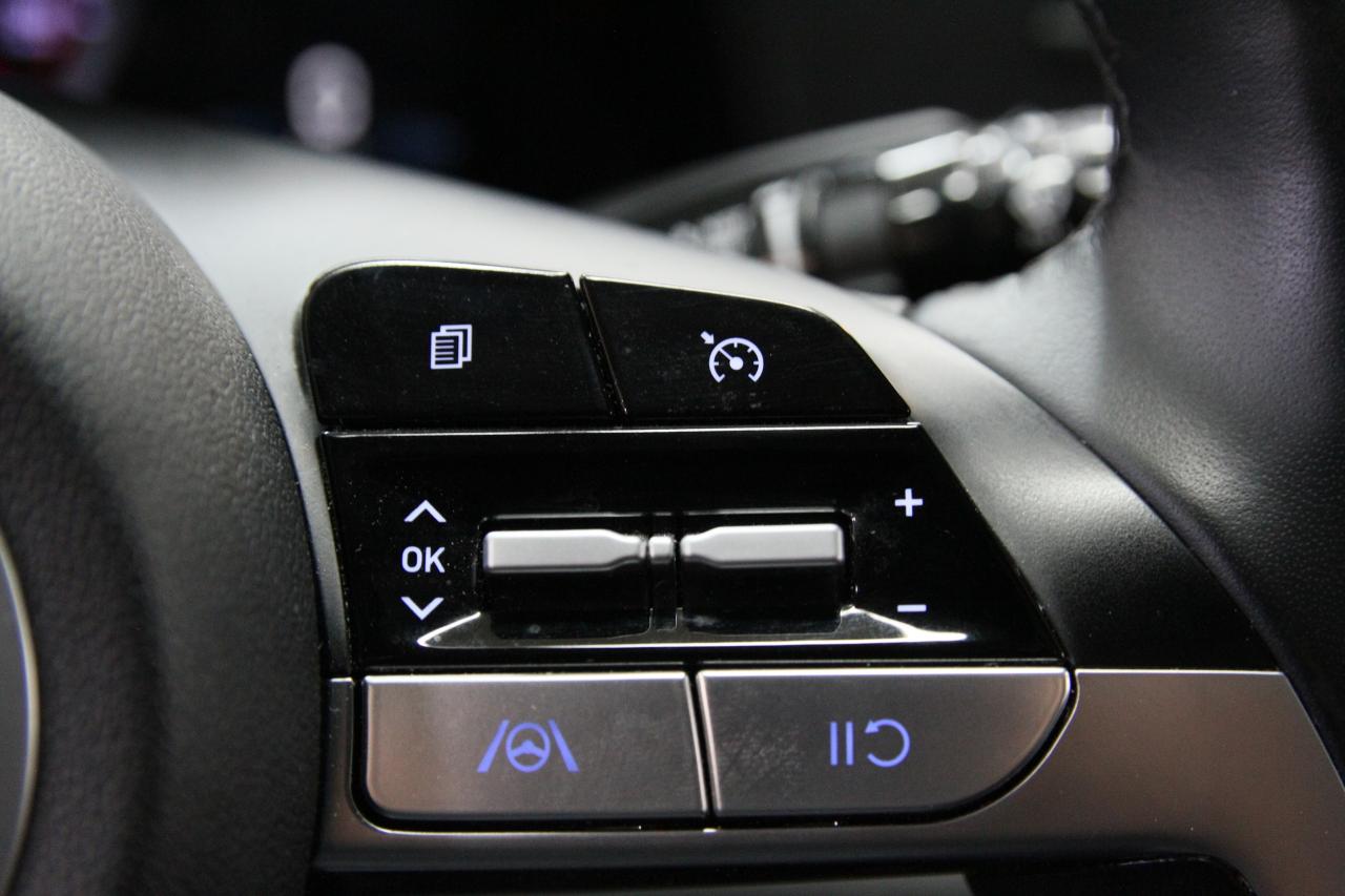 2022 Hyundai Elantra PREFERRED | Sun&Tech Pkg | Heated Seats | CarPlay