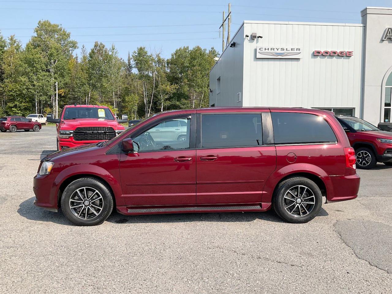 2017 Dodge Grand Caravan  Photo2