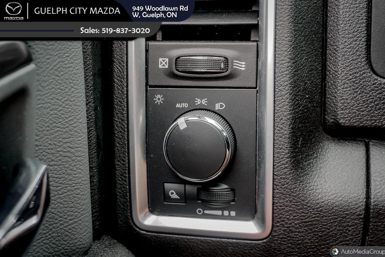 2022 RAM 1500 Ram Classic Crew Cab 4x4 (DS) SLT (140.5 WB 5'7 Box) SWB Photo