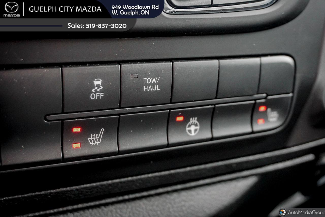 2022 RAM 1500 Ram Classic Crew Cab 4x4 (DS) SLT (140.5 WB 5'7 Box) SWB Photo