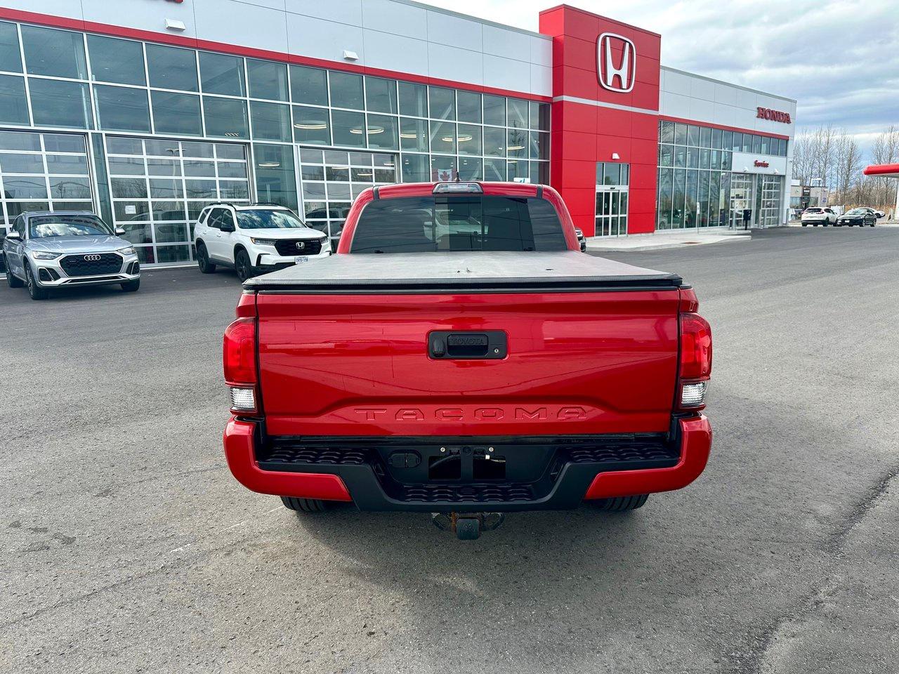 2018 Toyota Tacoma SR5 Photo3