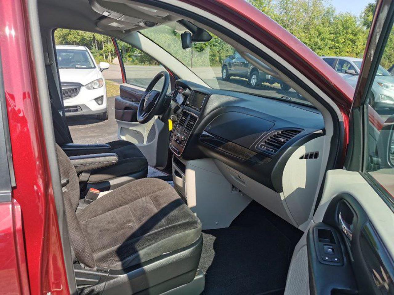 2018 Dodge Grand Caravan SE - Photo #26