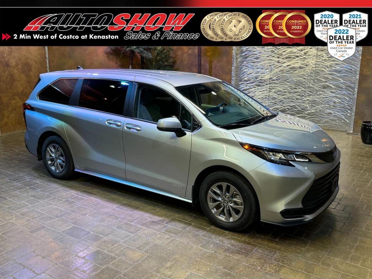 Used 2021 Toyota Sienna Hybrid LE AWD - Clean CARFAX, Low KM!! 8-Pass!! for sale in Winnipeg, MB