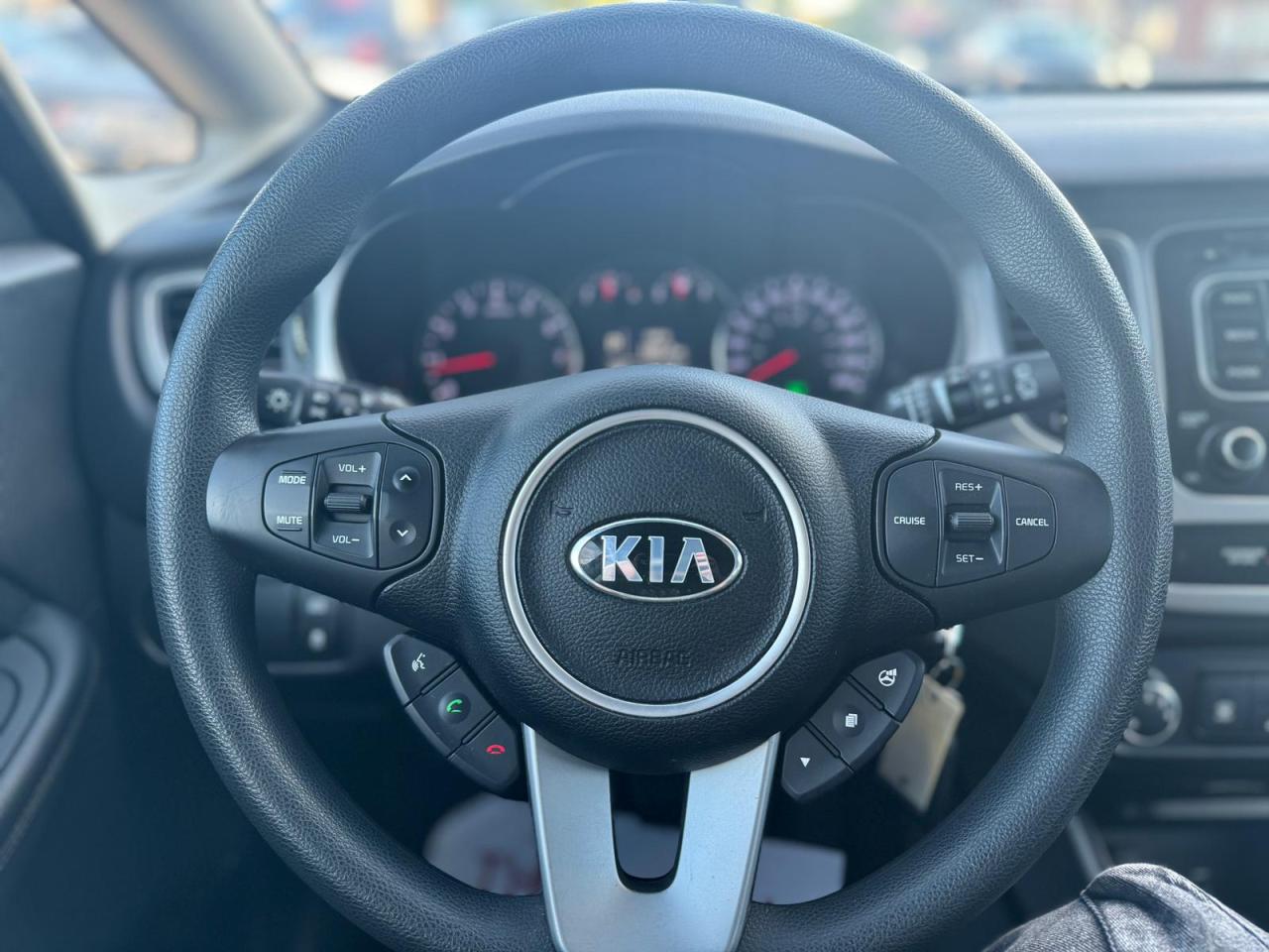 2015 Kia Rondo AUTO NO ACCIDENT 7 PASS BLUETOOTH HEATED SEATS - Photo #15