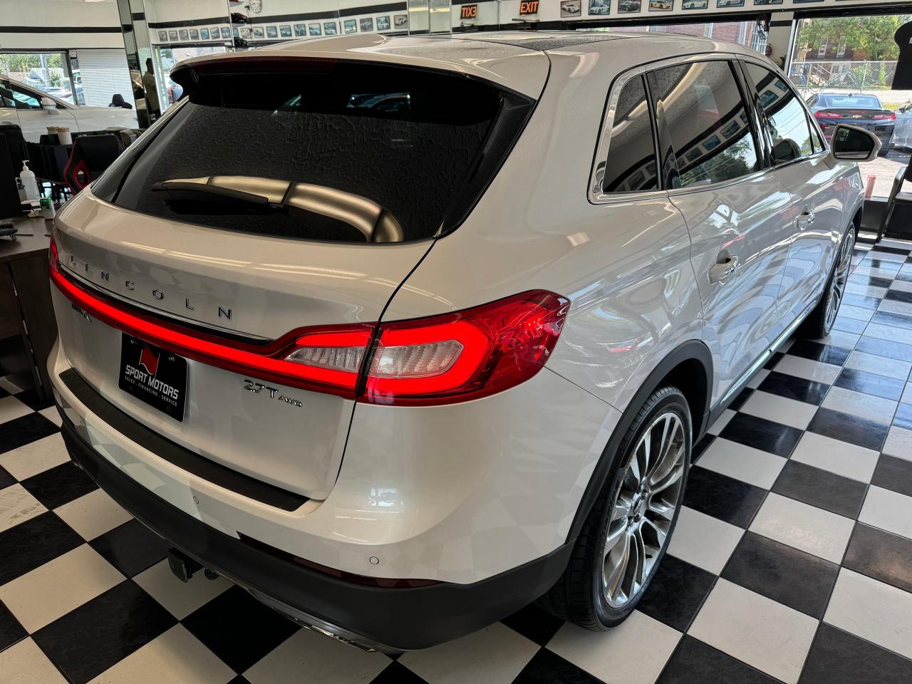 2017 Lincoln MKX Reserve+Cooled Leather+AdaptiveCruise+CLEAN CARFAX - Photo #9