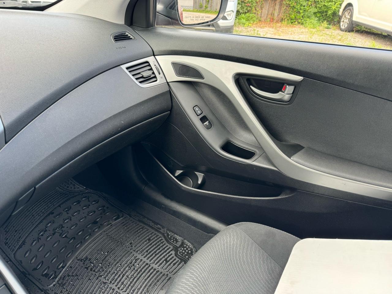 2015 Hyundai Elantra GL - Photo #9