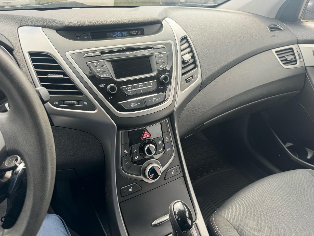 2015 Hyundai Elantra GL - Photo #8