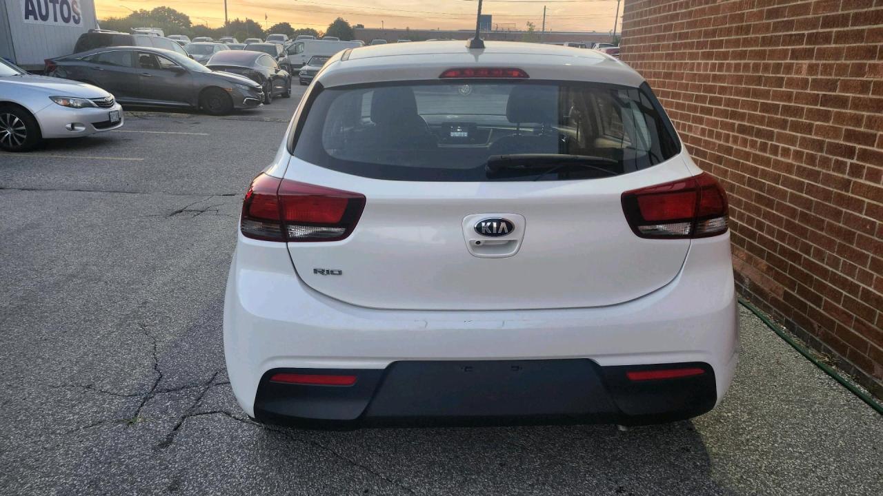 2020 Kia Rio 5-Door LX Automatic Alloy Wheels Photo3