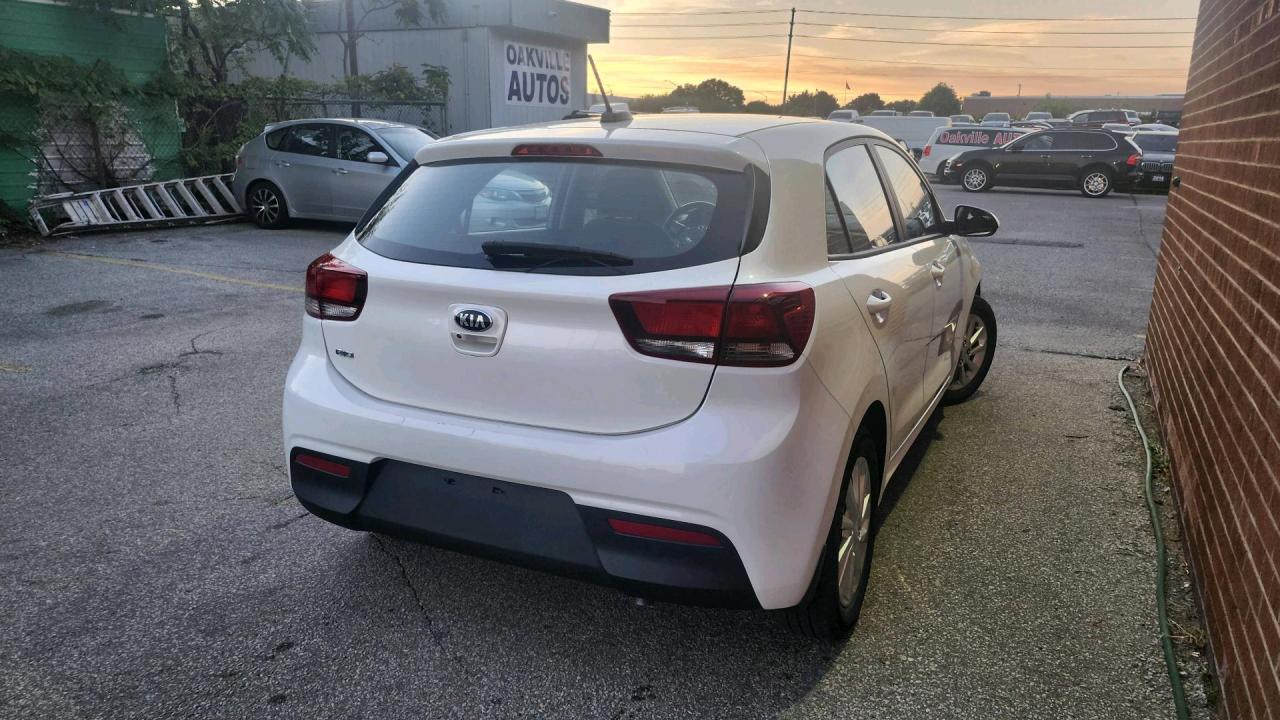 2020 Kia Rio 5-Door LX Automatic Alloy Wheels Photo4