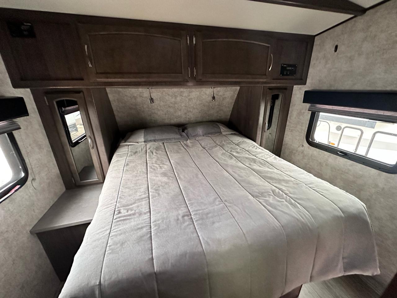 2017 Winnebago Spyder 24FQ 