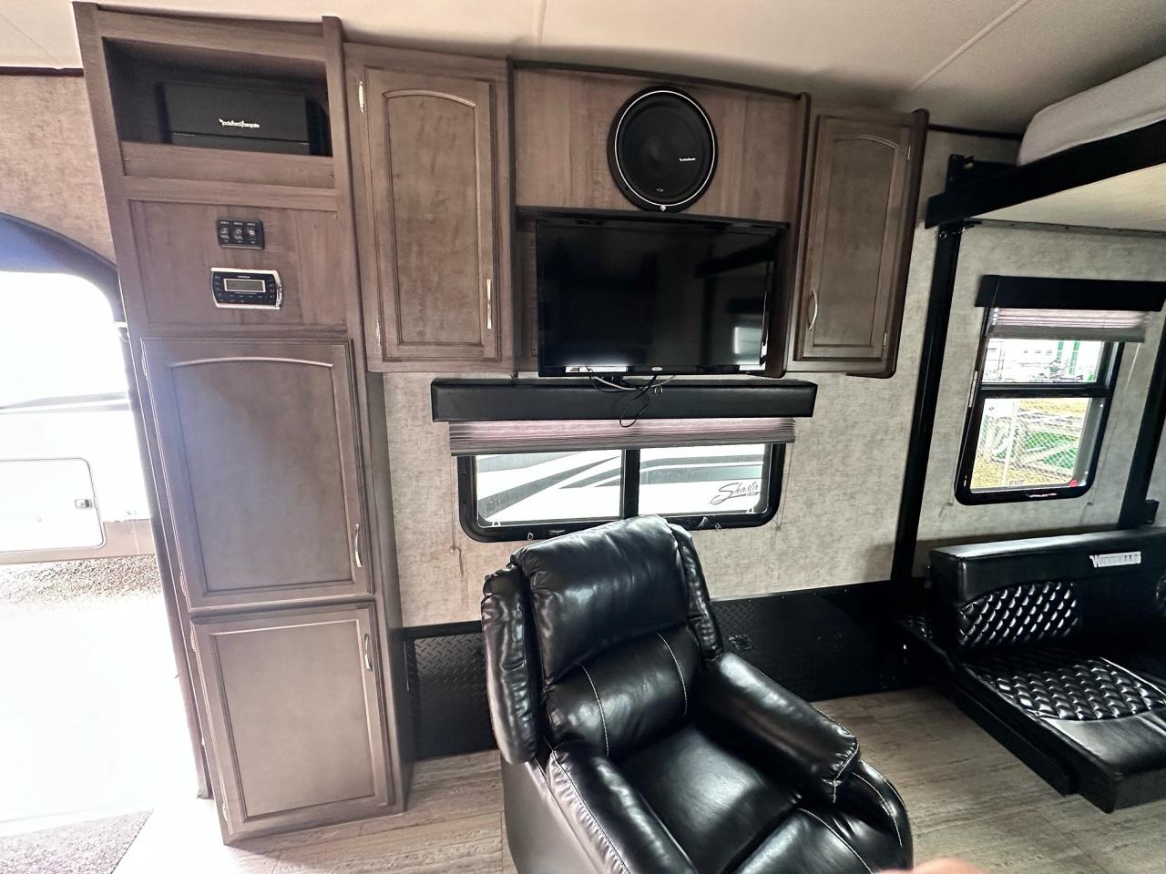 2017 Winnebago Spyder 24FQ 