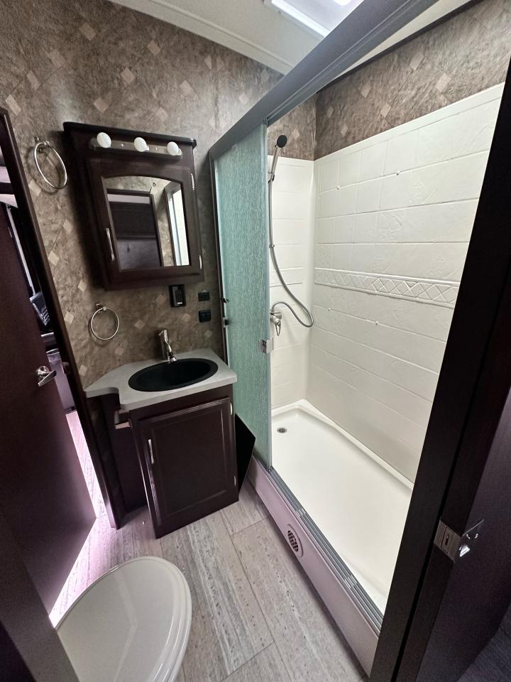 2017 Winnebago Spyder 24FQ 