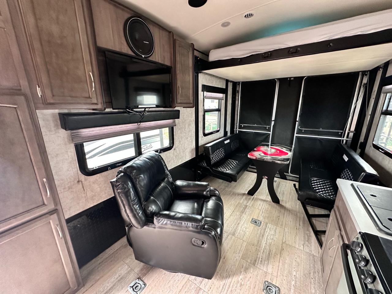 2017 Winnebago Spyder 24FQ 