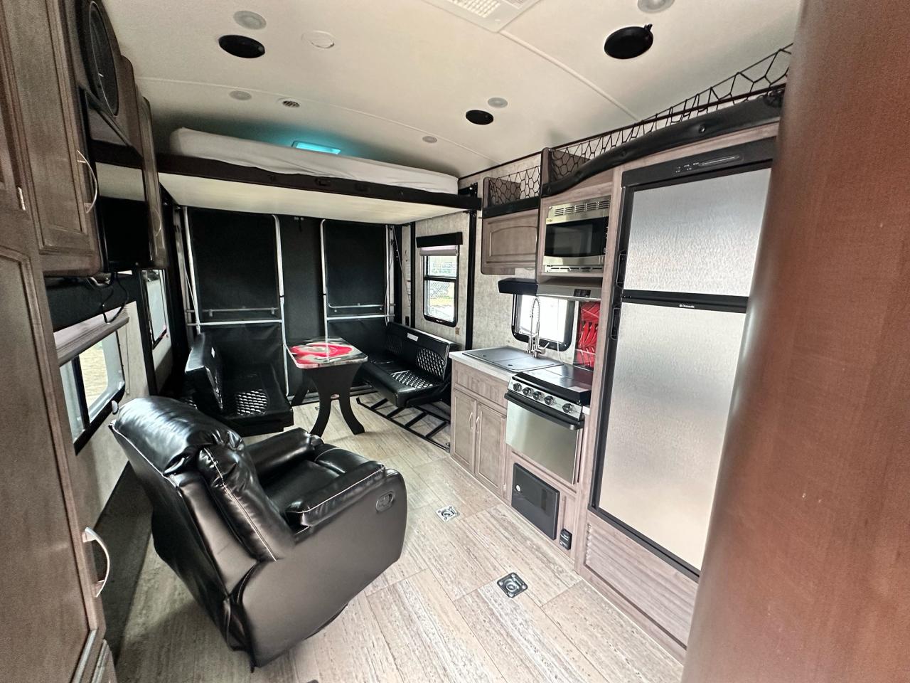 2017 Winnebago Spyder 24FQ 