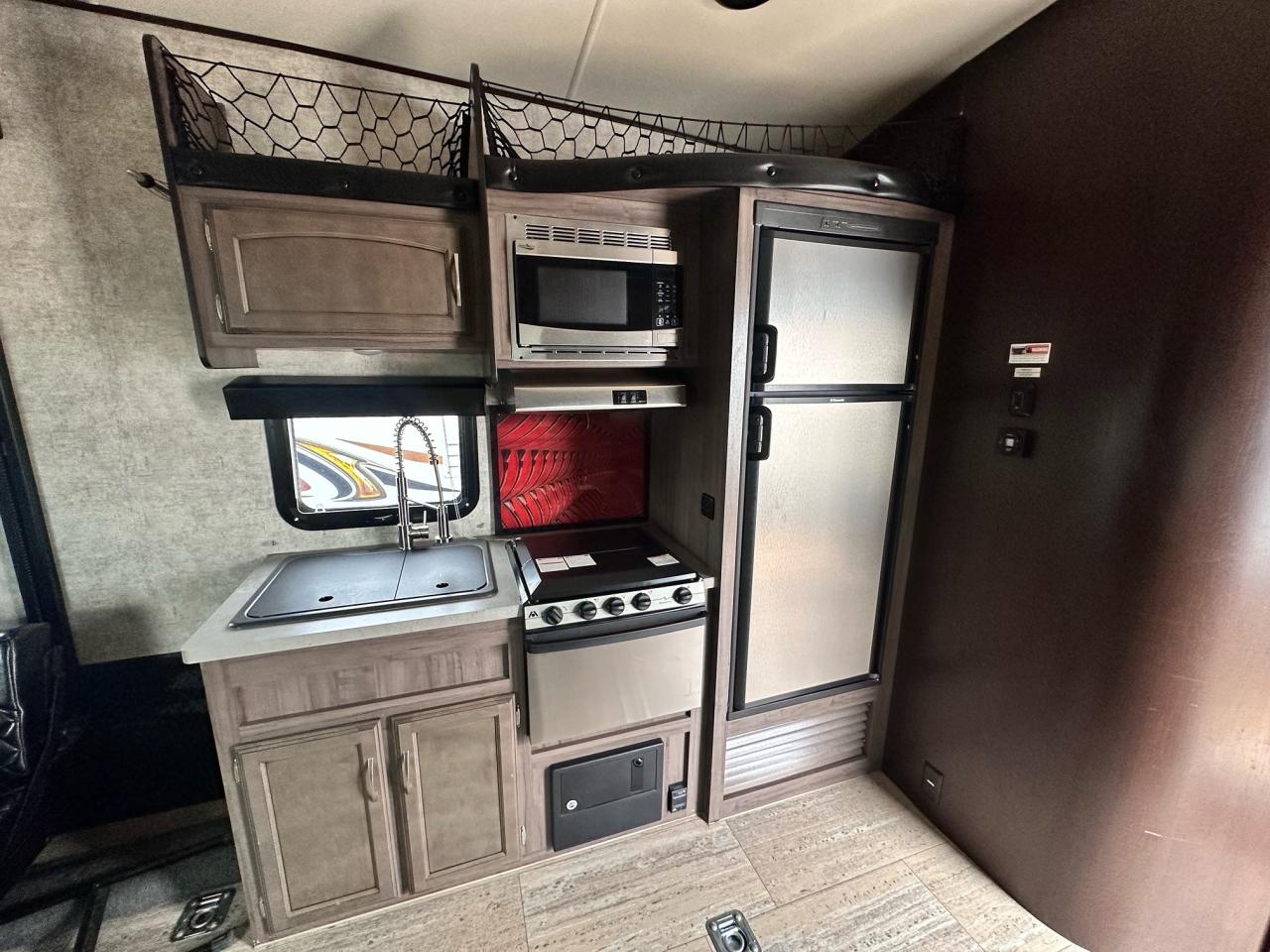 2017 Winnebago Spyder 24FQ 