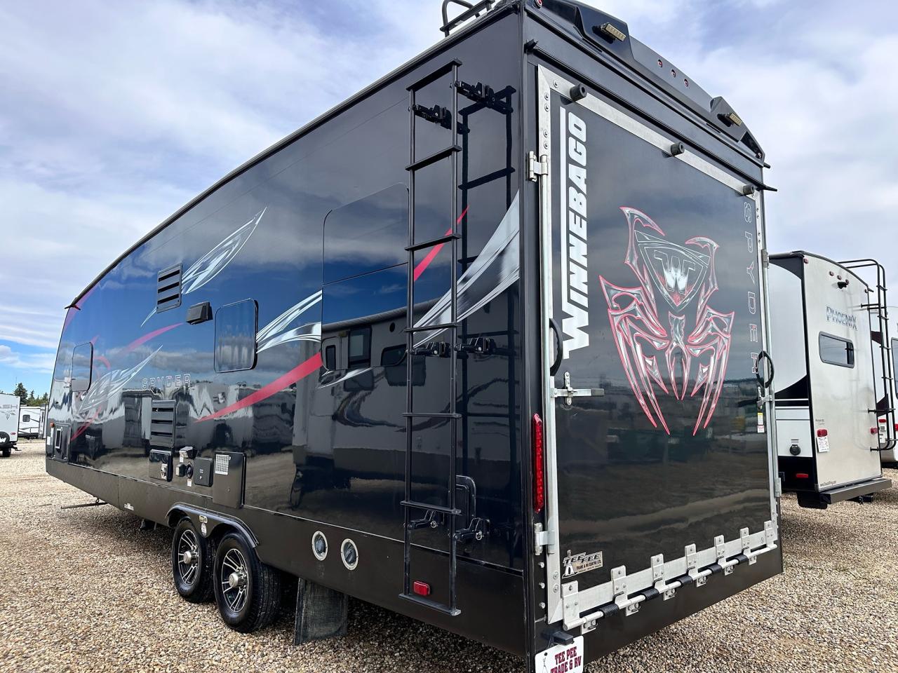 2017 Winnebago Spyder 24FQ 