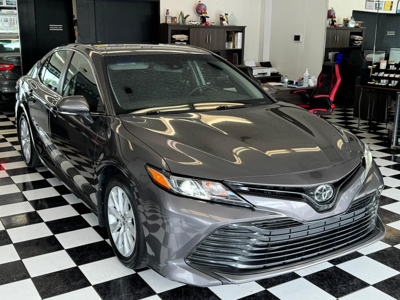 2019 Toyota Camry LE+Adaptive Cruise+Lane Keep Assist+CLEAN CARFAX Photo8