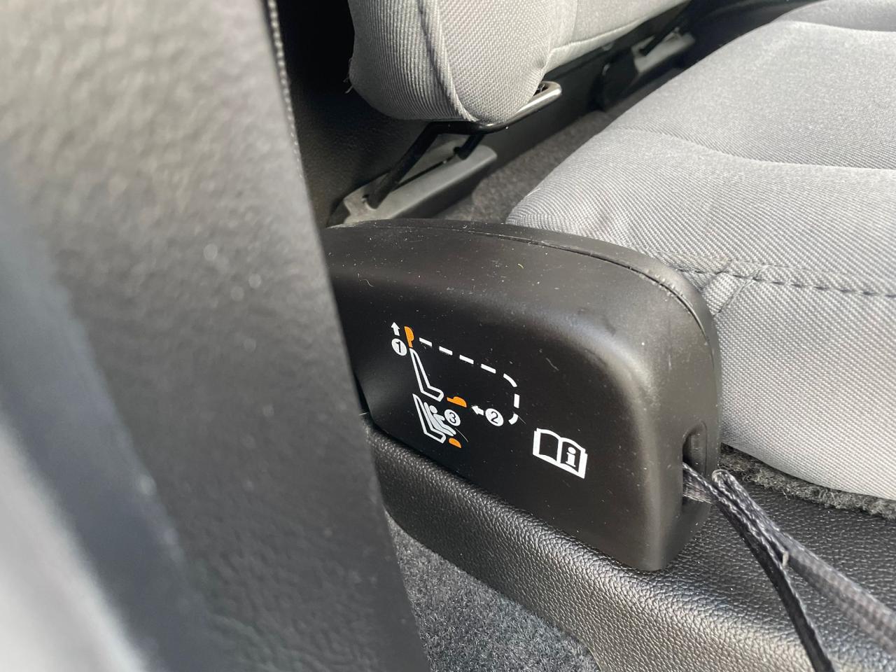2020 Chevrolet Colorado 2WD Ext Cab 128" Work Truck 4 Seats  LOW KM T-BOX - Photo #17