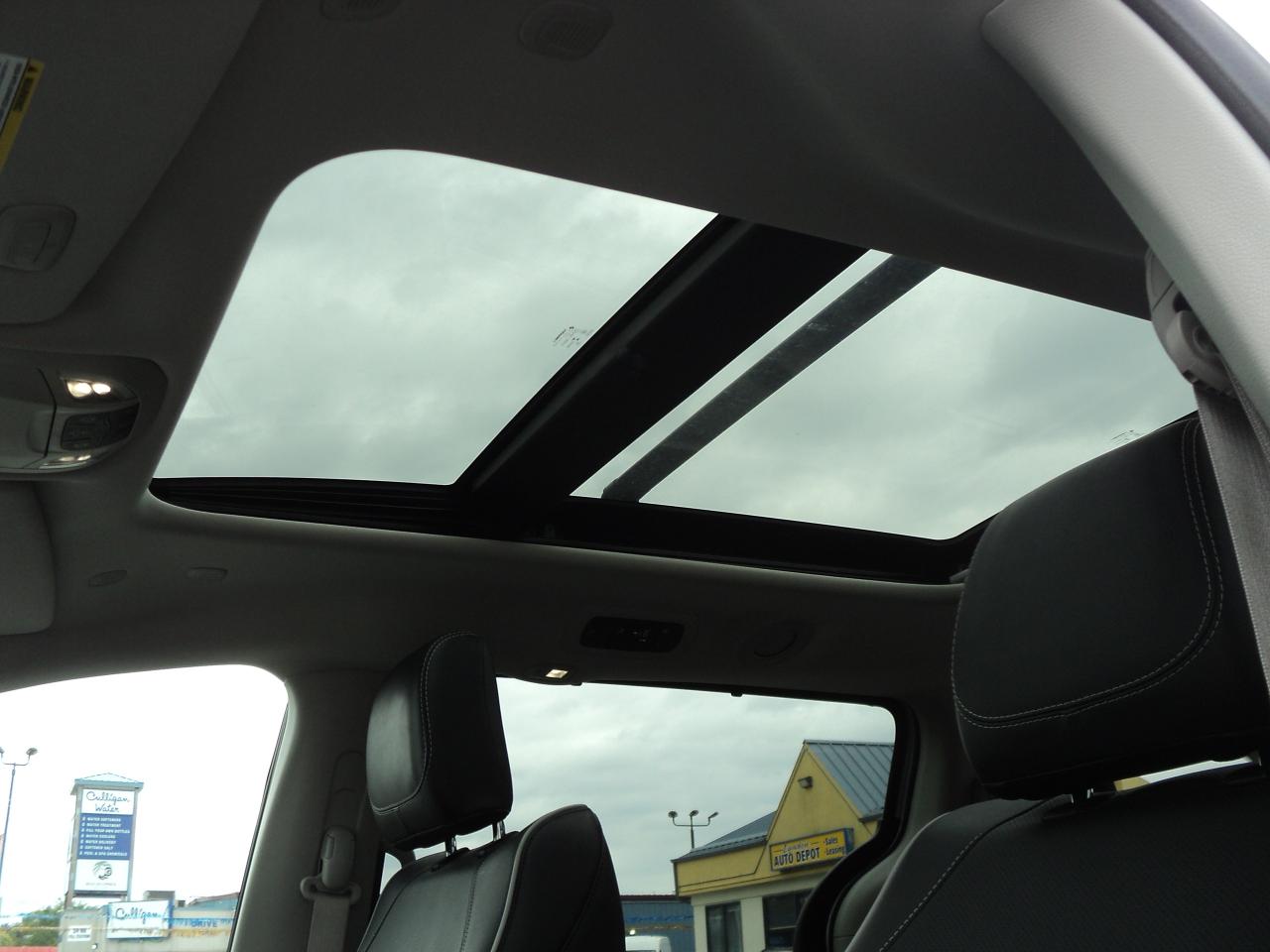 2023 Chrysler Pacifica Limited FWD 3.6L PanoramicRoof 7SeaterNavLeather - Photo #23